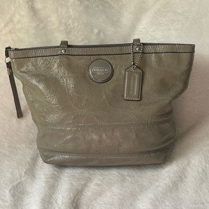 🌿Sage green Coach tote small🌿